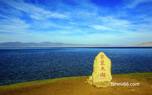 新疆赛里木湖水怪事件之谜，湖中惊现体长约十米的大物(古籍有记载)