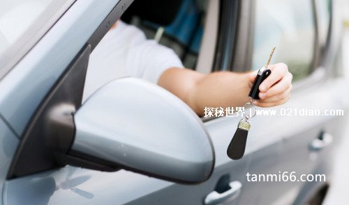 车不熄火能锁车门吗，不可以(一键启动车型也不行)