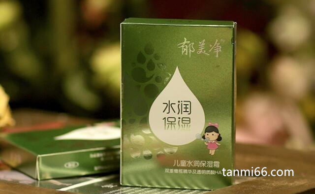 干了的口香糖粘在衣物上如何弄掉，用随处可见的东西就可以了