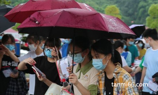 高考为什么总下雨是人工降雨吗，大部分时候都是雨季导致