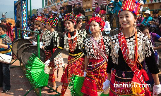 景颇族的传统节日，目脑纵歌节最盛大隆重(祭祀天神木代)