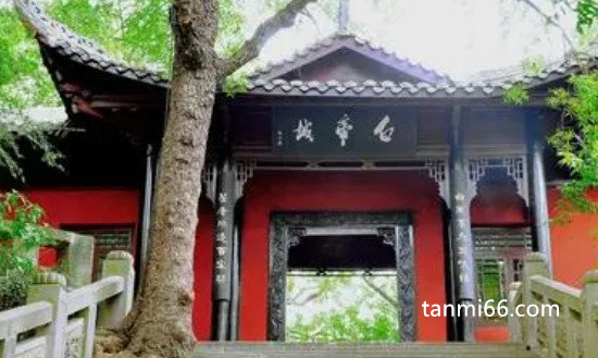 李白诗中白帝城位于什么地方什么县，重庆市奉节县(刘备托孤地)