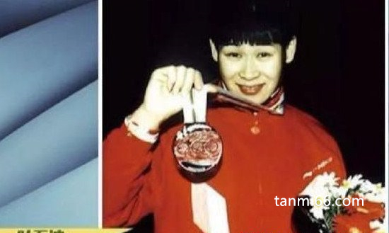 中国实现冬奥会奖牌零突破的时间，1992年(叶乔波连获两枚银牌)