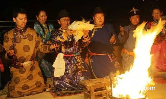 蒙古族的风俗习惯，火忌/水忌一定要知道(对火/水十分崇敬)