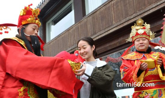 女人为什么不能拜财神，民间说法Y气太重财神爷不喜欢