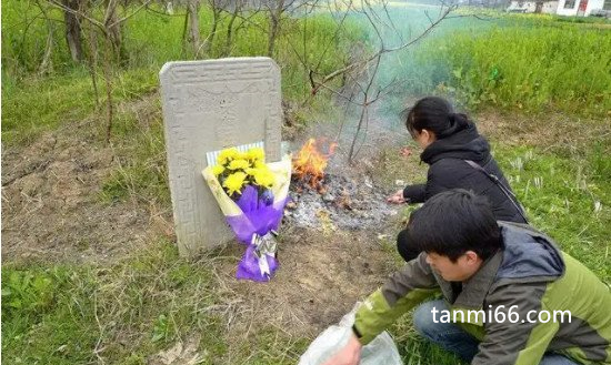 扫墓的禁忌和注意事项，别穿艳丽衣服/从墓地回来不要直接回家