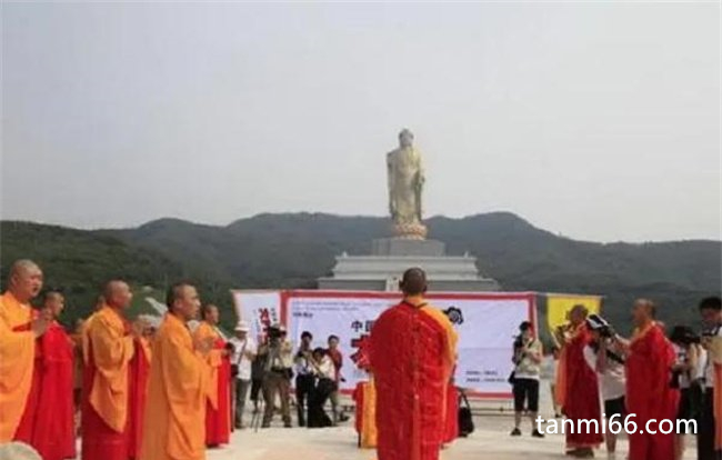 世界上最高的雕像，中原大佛 (位于河南)